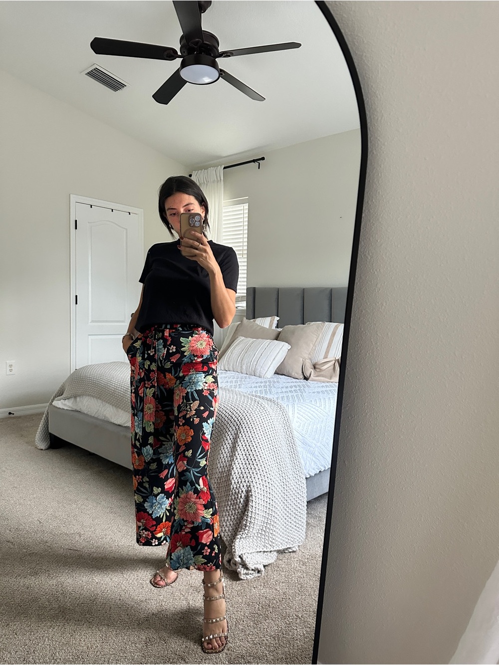 Zara Black Wide-Leg Floral Pants with Multicolor Blooms - Picture 3 of 5